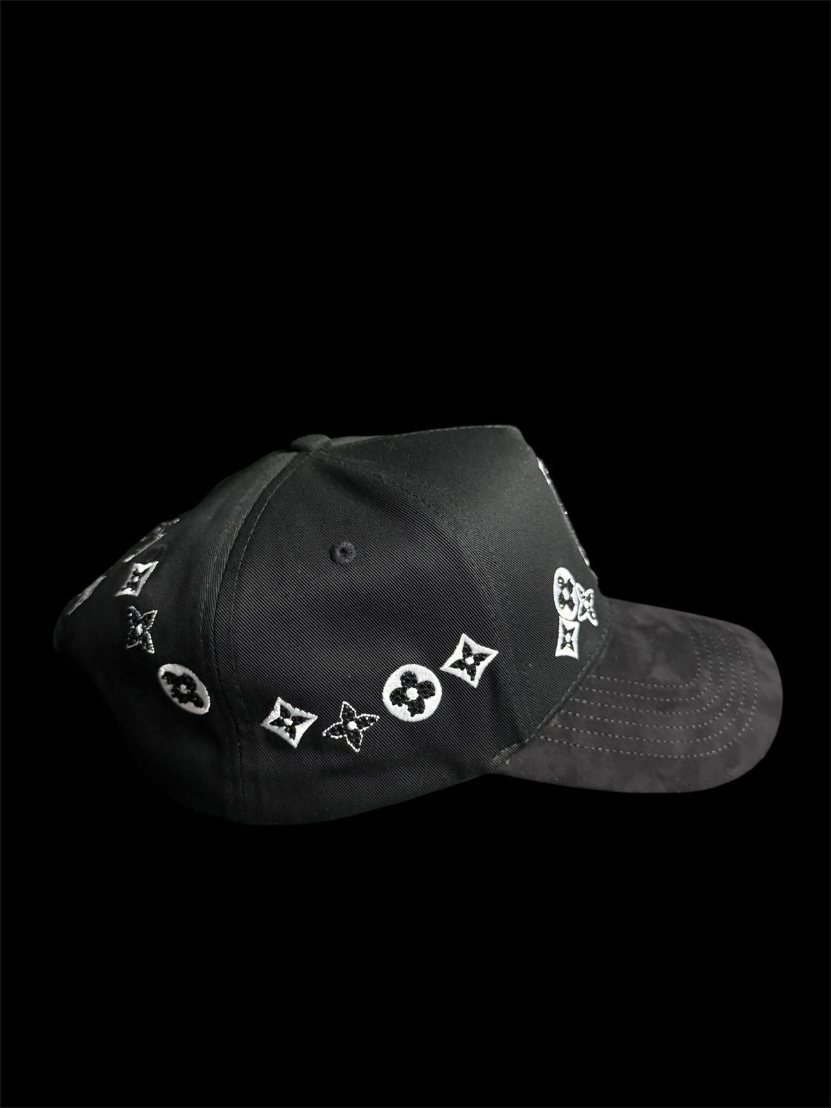 BLACKOUT LA ￼